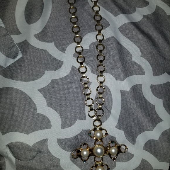 Pearl and Gold Necklace - Picture 7 of 7